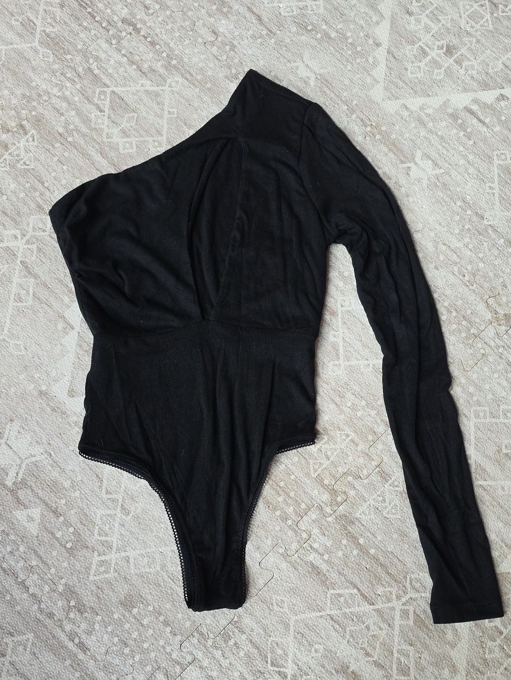Black One-Shoulder Long-Sleeve Bodysuit